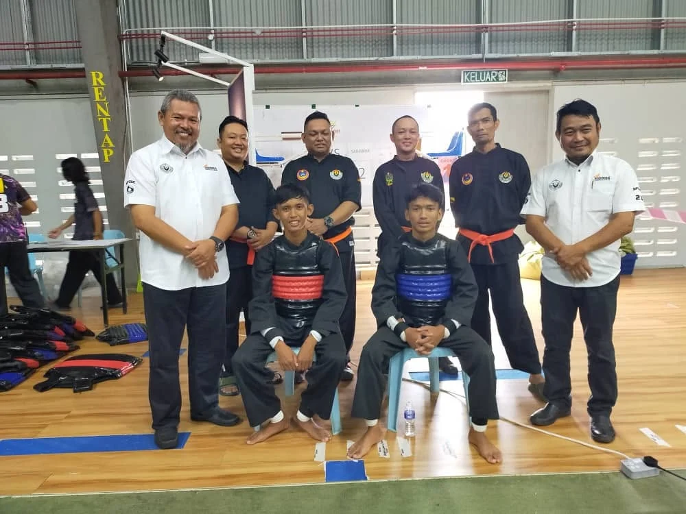 Atlet dan pegawai dalam acara pertandingan